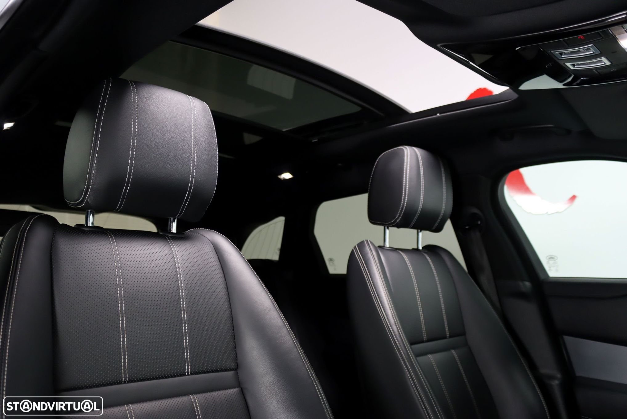 Land Rover Range Rover Velar 3.0 D R-Dynamic - 32