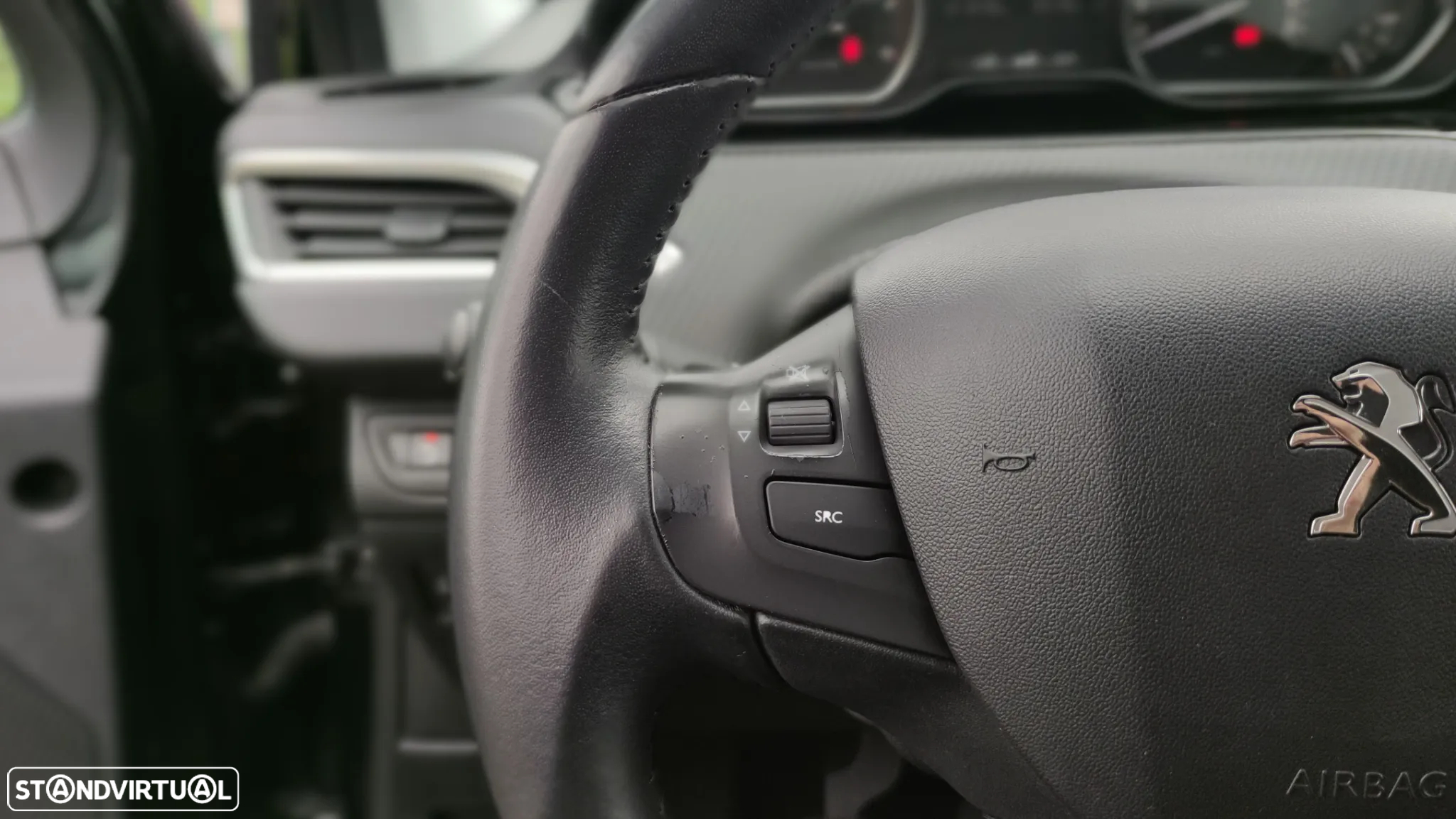 Peugeot 208 1.6 BlueHDi Style - 28