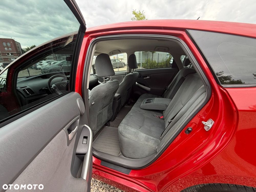 Toyota Prius 1.8 HSD Sol - 8