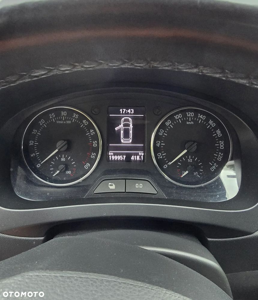 Skoda RAPID 1.6 TDI DPF Ambition Max - 6