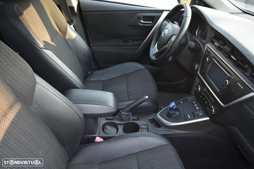 Toyota Auris Touring Sports 1.8 HSD Exclusive - 10