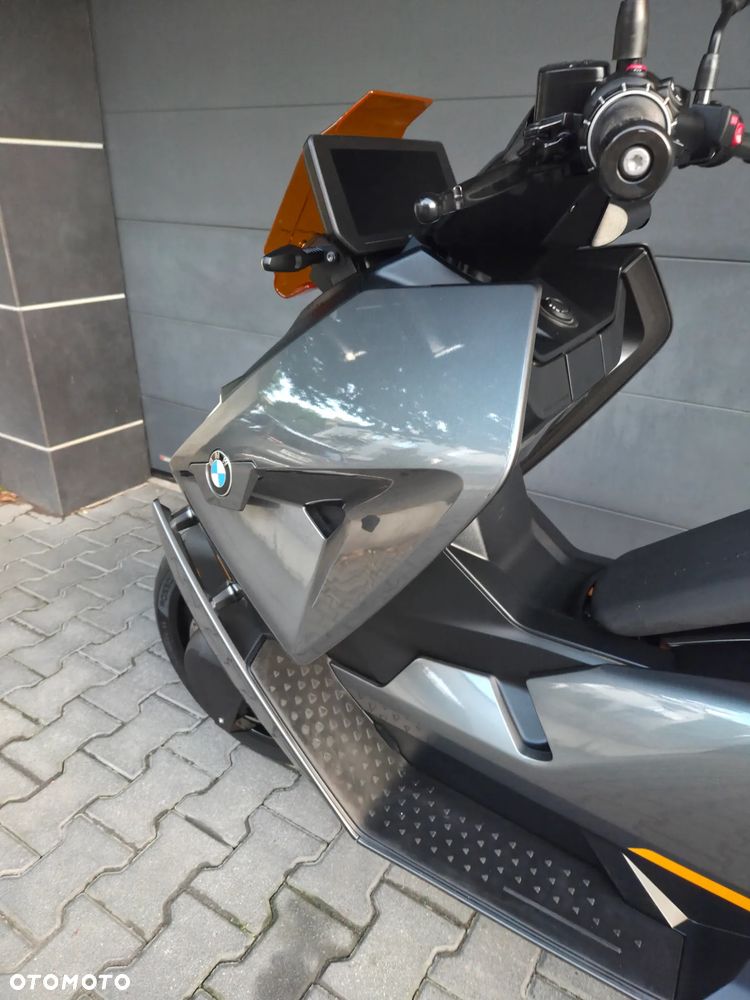 BMW CE 04 - 18