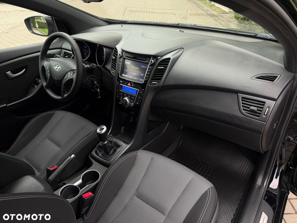 Hyundai i30 blue 1.6 GDI Passion - 15