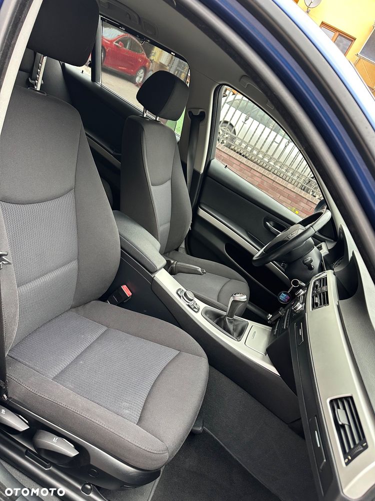 BMW Seria 3 318i Edition Sport - 24