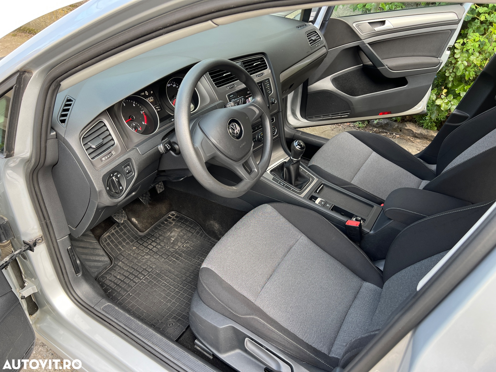 Volkswagen Golf 1.6 TDI BMT Comfortline - 6