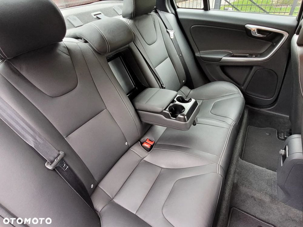Volvo S60 D3 Linje Svart - 22