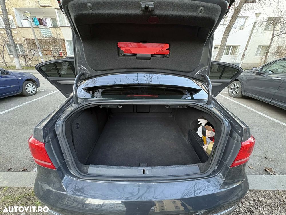 Volkswagen Passat 2.0 Blue TDI SCR Comfortline - 8