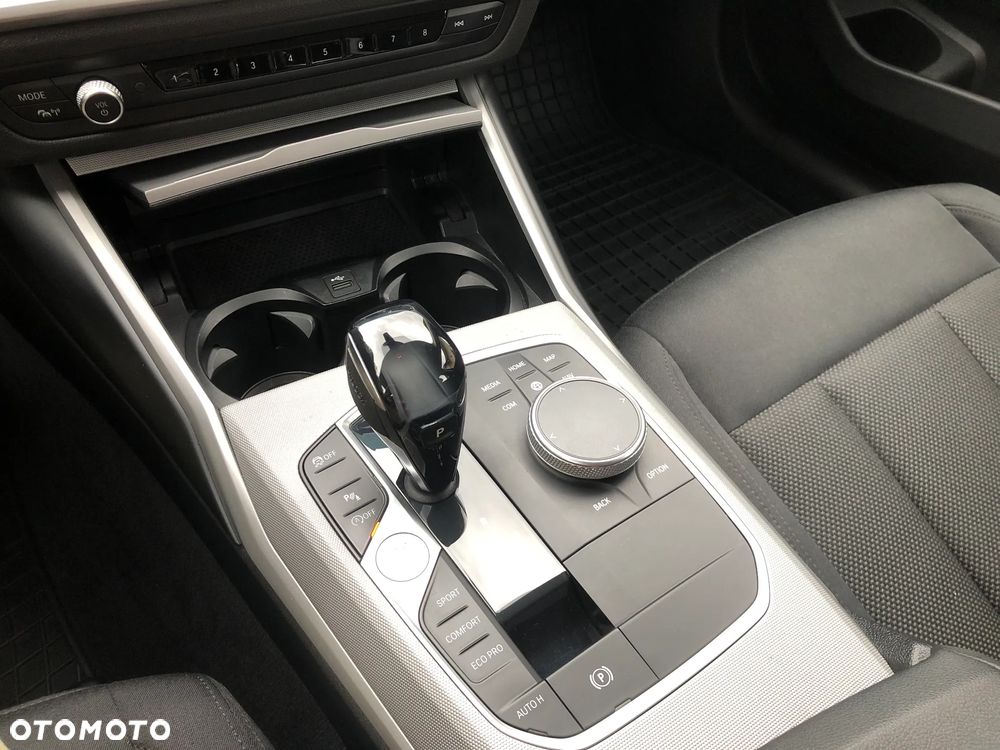 BMW Seria 3 320d xDrive Advantage - 8