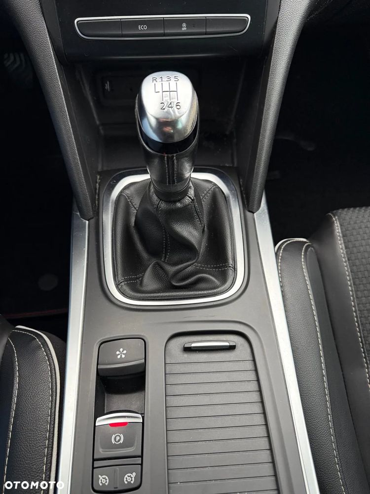 Renault Megane ENERGY TCe 130 BOSE EDITION - 11