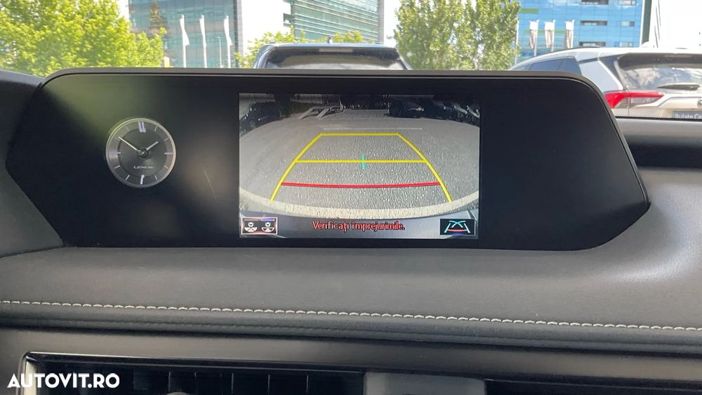 Lexus UX 250h FWD Executive - 31