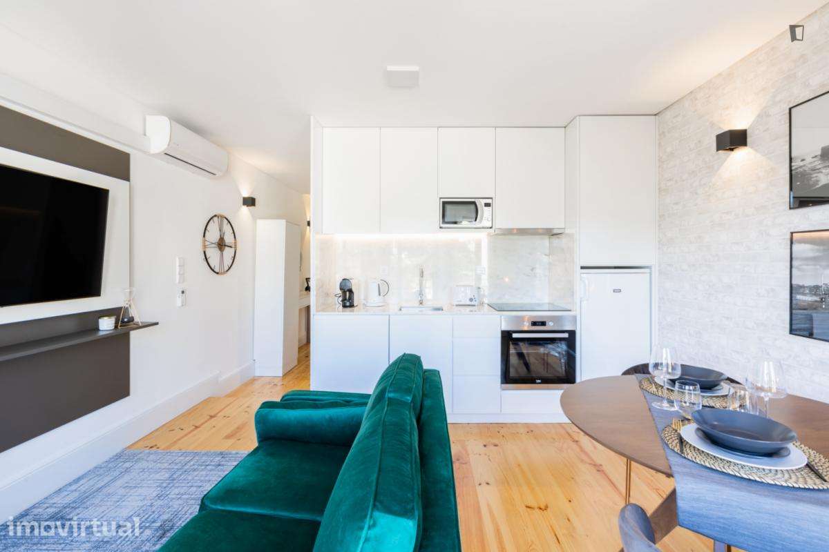 Apartamento com 1 quartos - localizado em Santo Ildefonso Porto - Grande imagem: 2/25