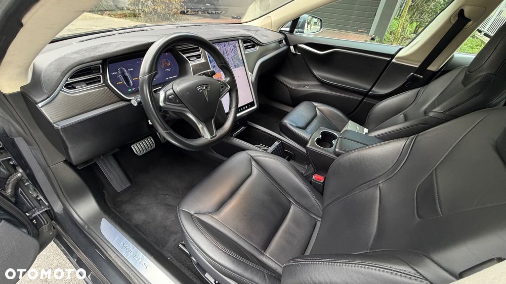 Tesla Model S - 22