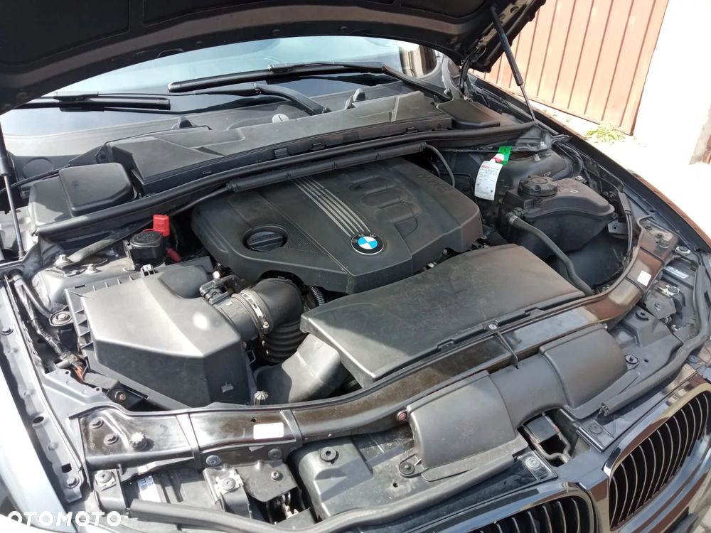 BMW Seria 3 318d DPF Touring - 22