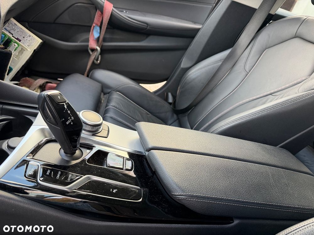 BMW Seria 5 520d xDrive Touring - 25