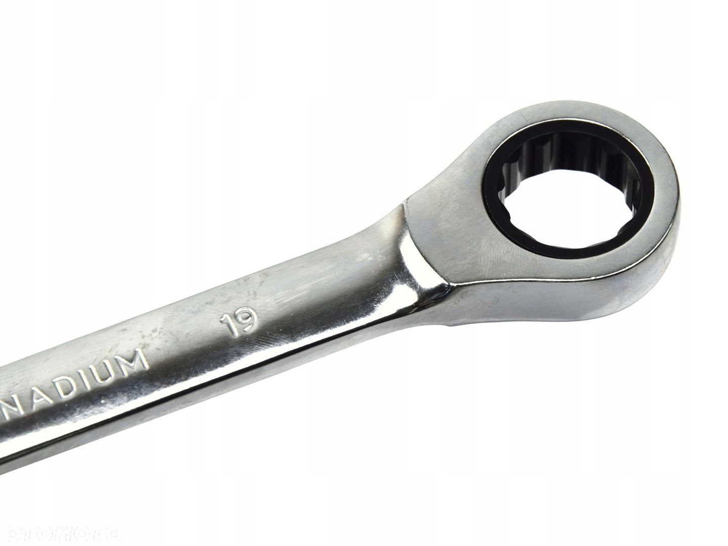 GEKO ZESTAW KLUCZY PŁASKO-OCZKOWYCH Z GRZECHOTKĄ 7SZT 8-19MM WALIZKA G10340 - 6