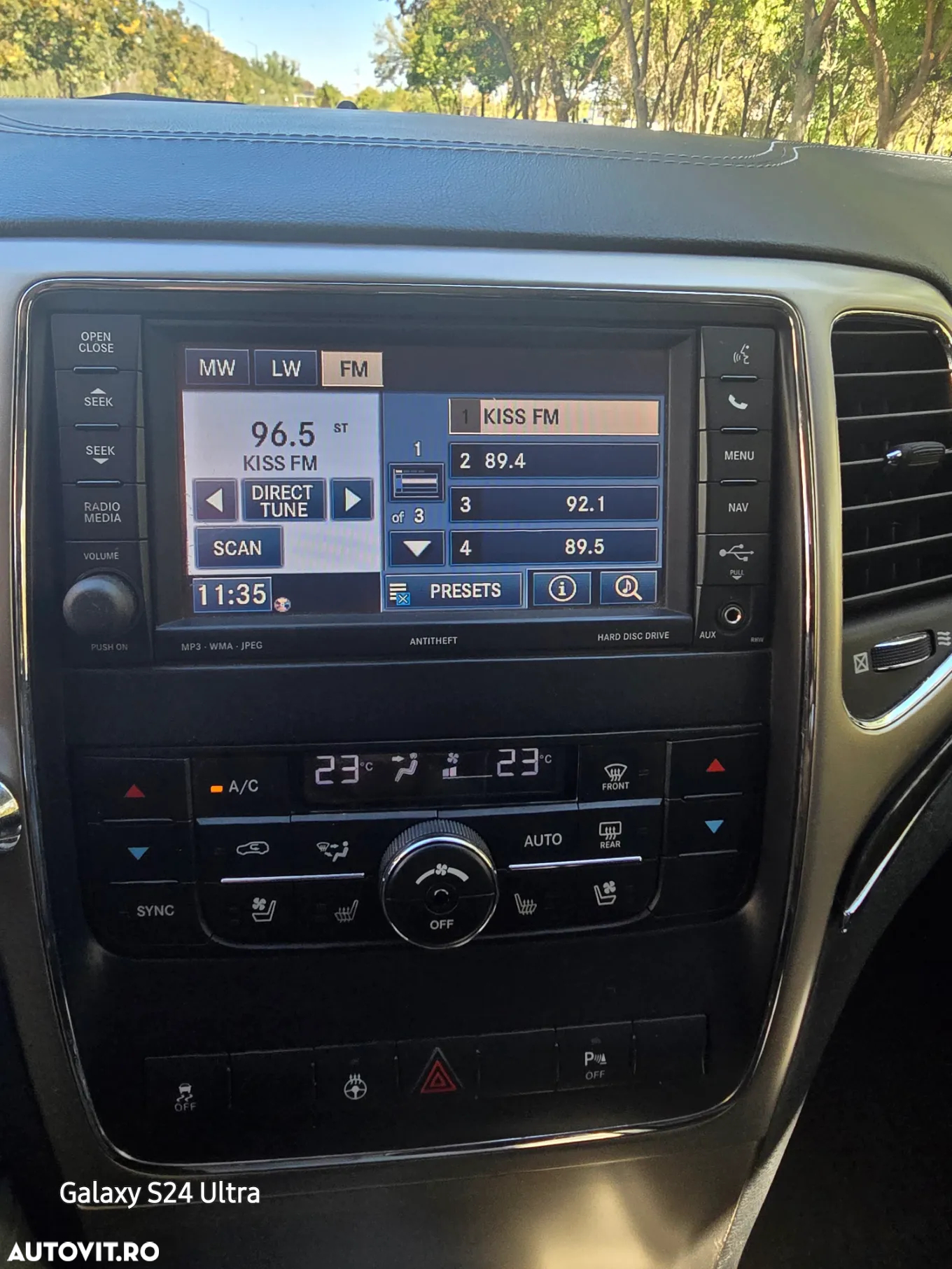 Jeep Grand Cherokee - 12