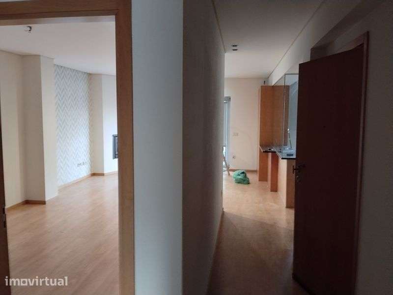 Apartamento T2 para arrendamento no centro de Vila Nova de Famalicão - Grande imagem: 2/8