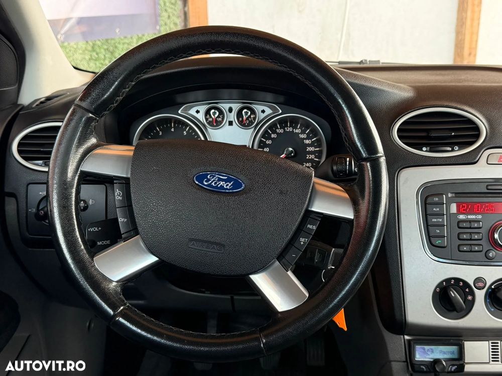 Ford Focus 1.4 16V Trend - 9
