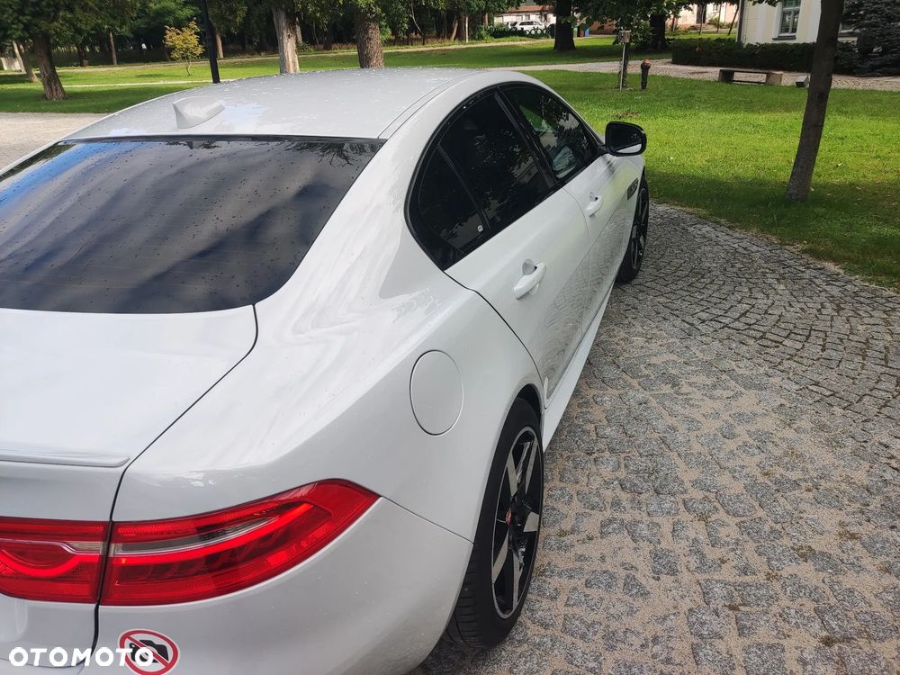 Jaguar XE 2.0 D R-Sport - 4