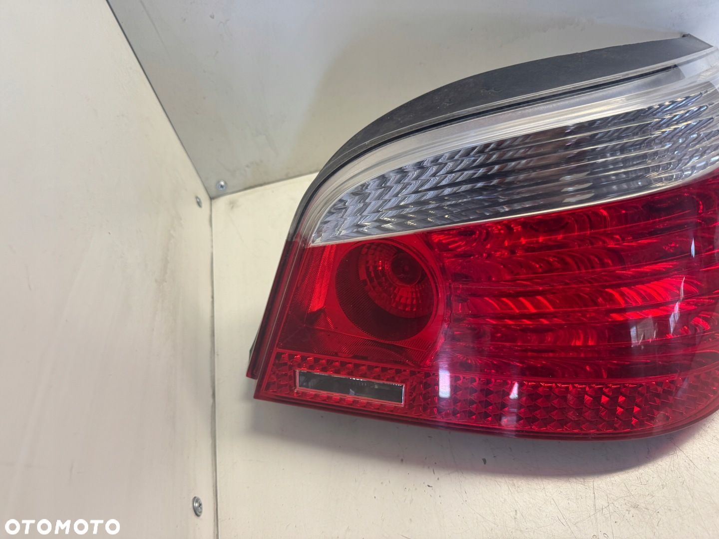 BMW E60 LAMPA PRAWY TYŁ 7165738 - 2
