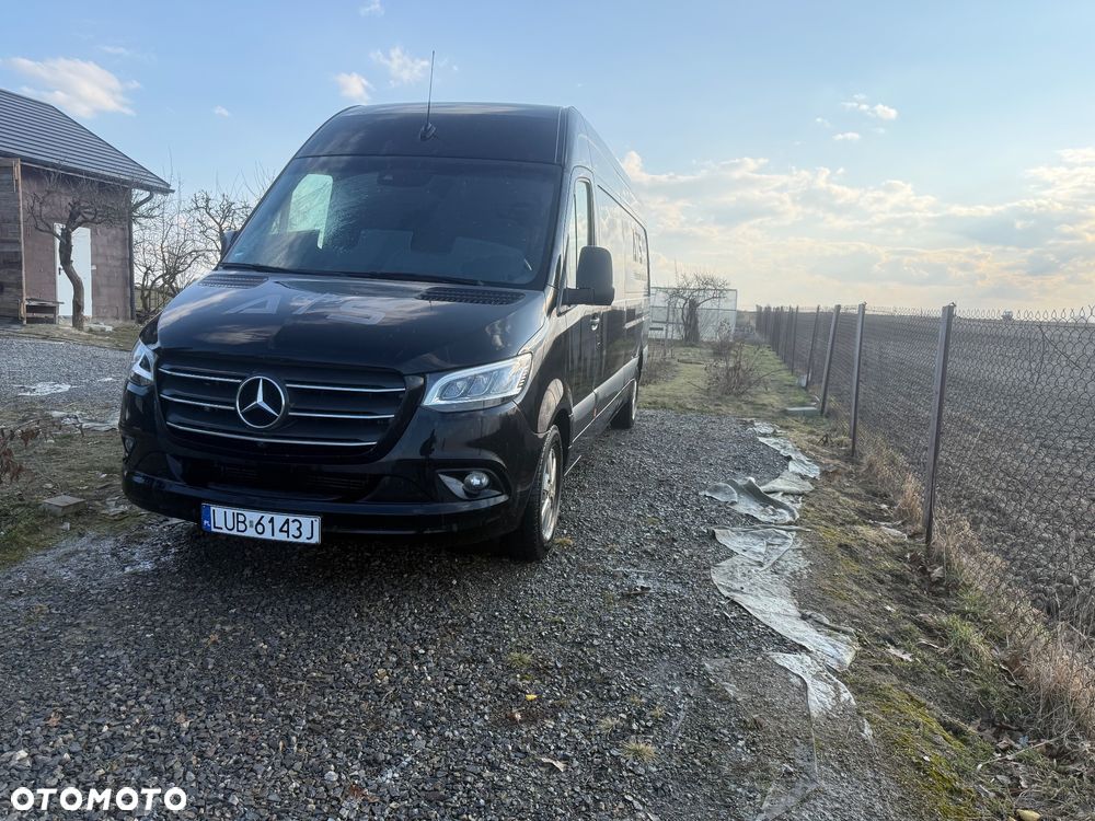 Mercedes-Benz 319 - 9