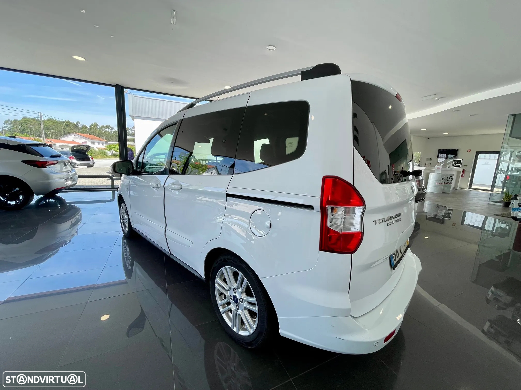 Ford Tourneo Courier 1.0 EcoBoost Titanium - 9