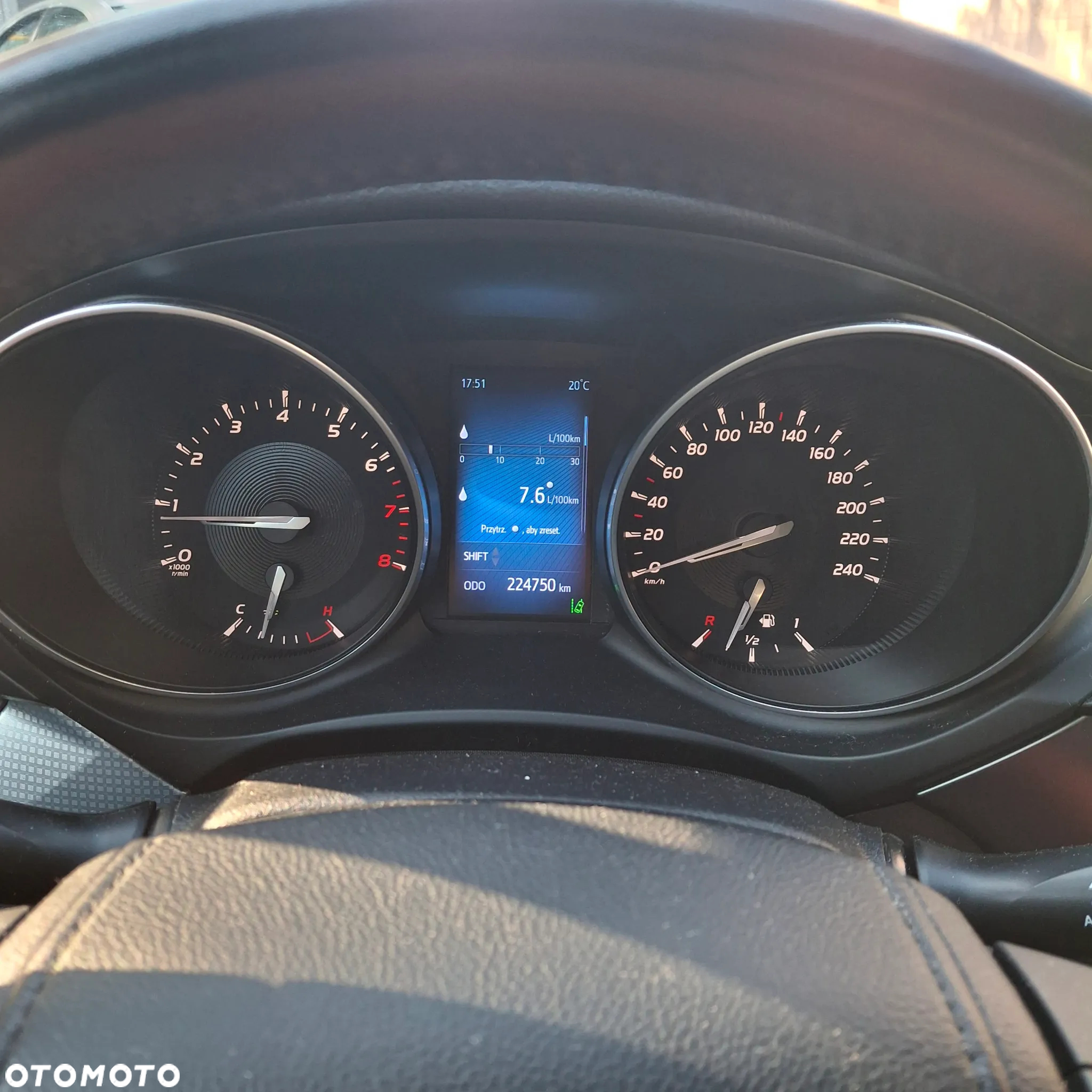 Toyota Avensis 1.8 Premium - 22
