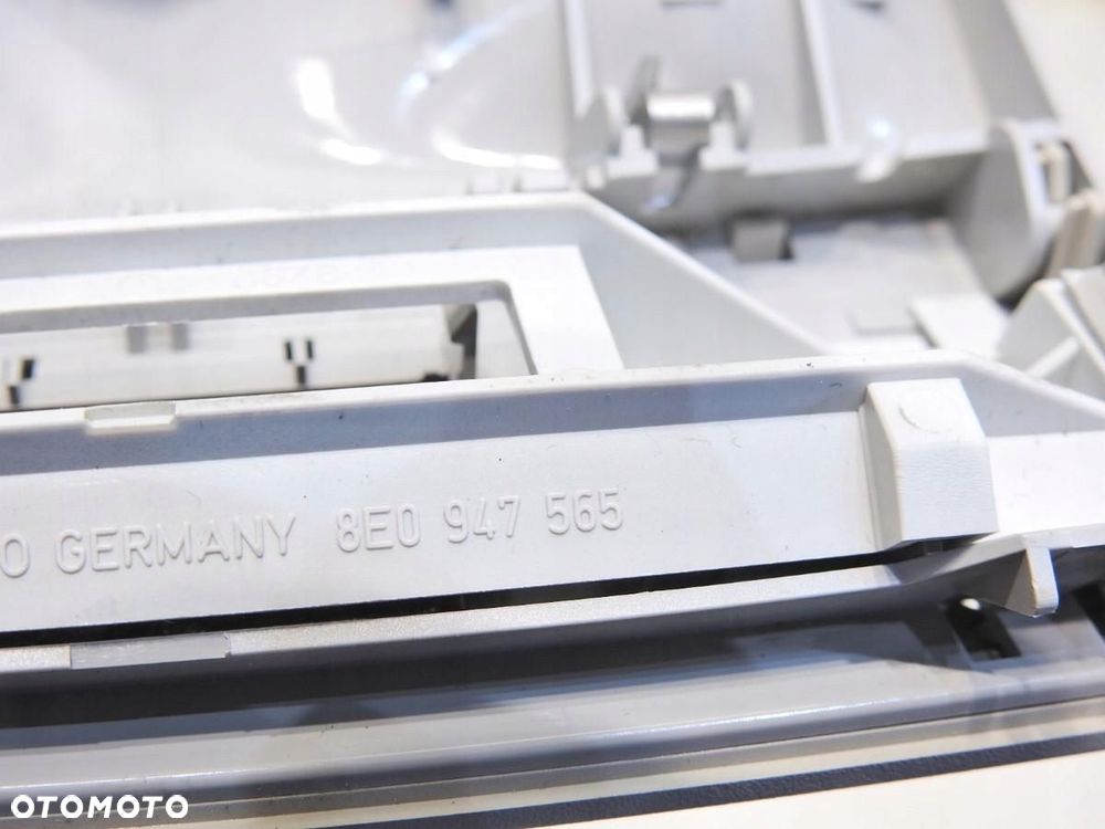 LAMPKA OŚWIETLENIE KABINY AUDI A3 8P 8E0947565 - 4