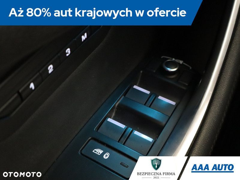 Jaguar XE - 22