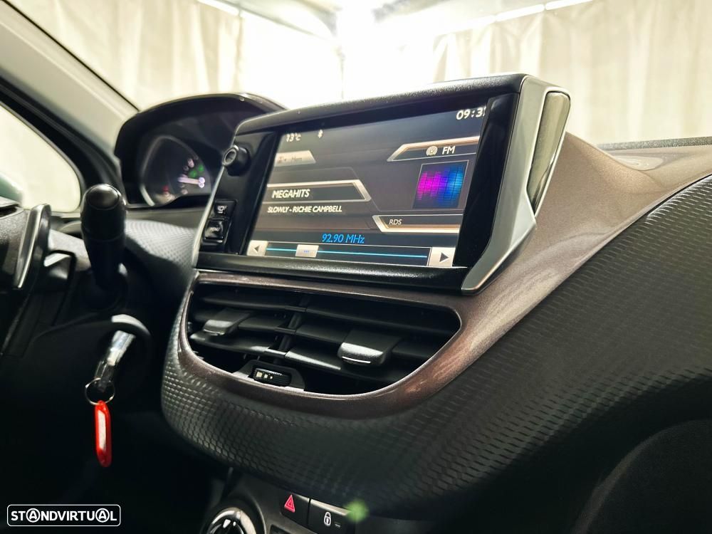 Peugeot 2008 1.6 e-HDi Allure 2-Tronic - 34