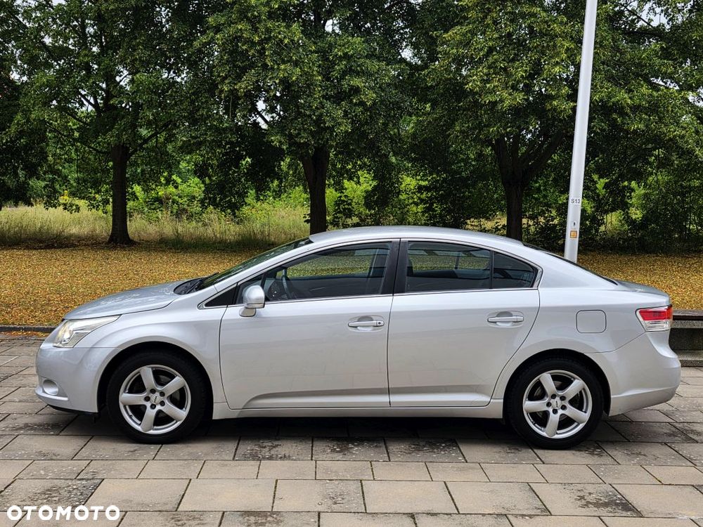 Toyota Avensis 1.8 Sol - 8