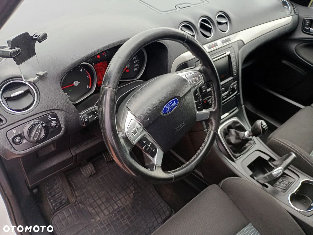 Ford S-Max - 8