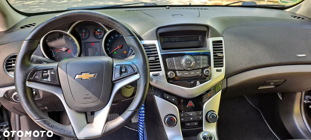 Chevrolet Cruze 1.6 LS+ - 4