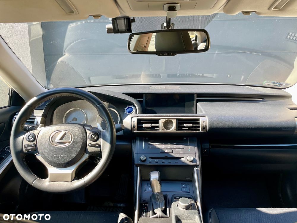Lexus IS 300h Elegance - 9
