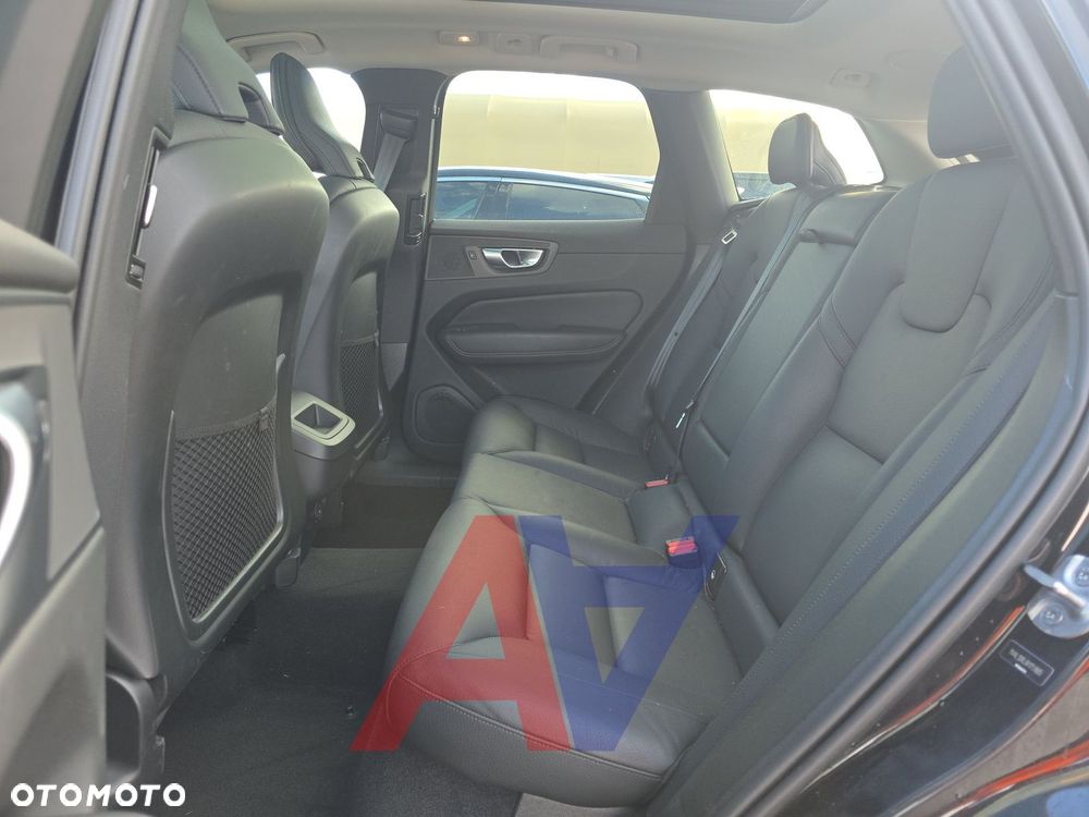 Volvo XC 60 B5 B AWD Plus Dark - 13