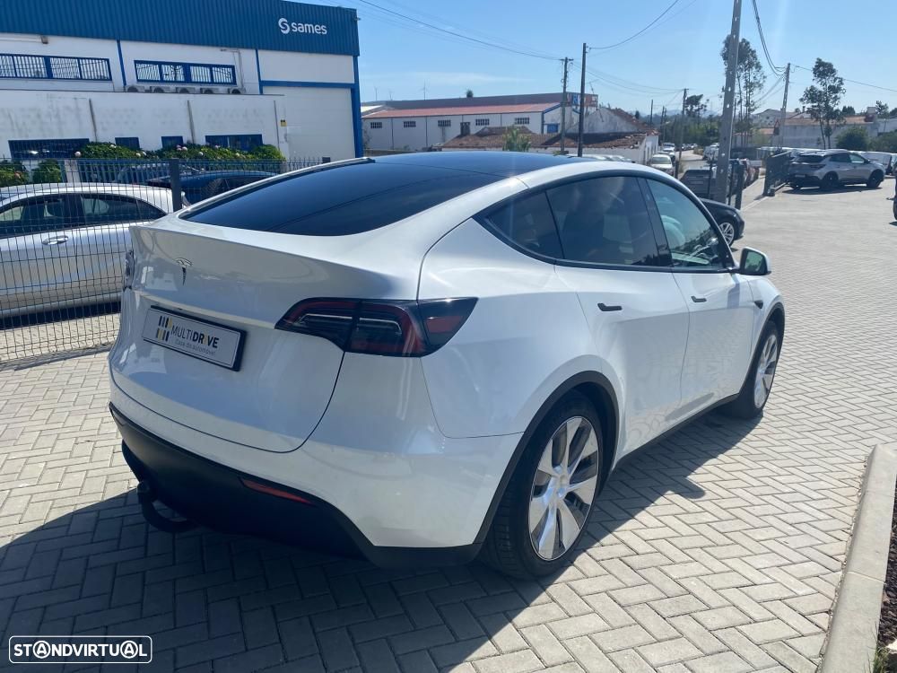 Tesla Model Y Standard RWD - 3