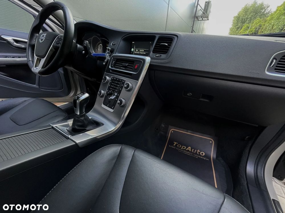 Volvo V60 D2 Momentum - 17