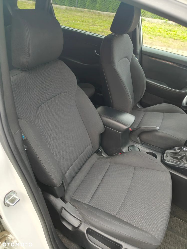 Kia Carens 1.6 GDI L - 22