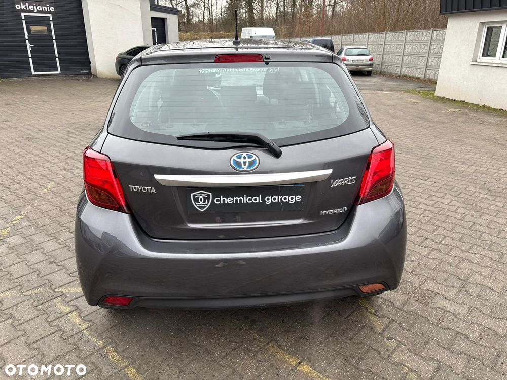 Toyota Yaris Hybrid 100 Dynamic - 17