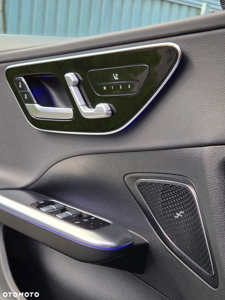 Mercedes-Benz Klasa C 220 d mHEV AMG - 37