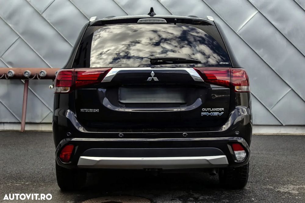 Mitsubishi Outlander 2.0 4WD Plug-In Hybrid Top - 5