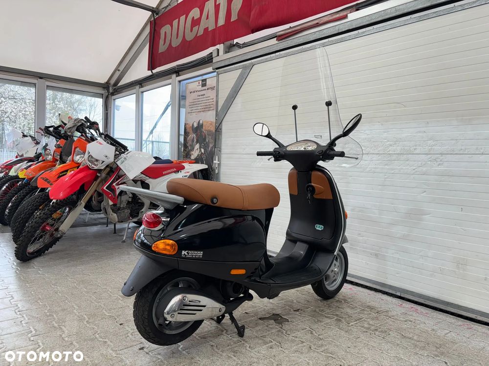 Piaggio Vespa - 32
