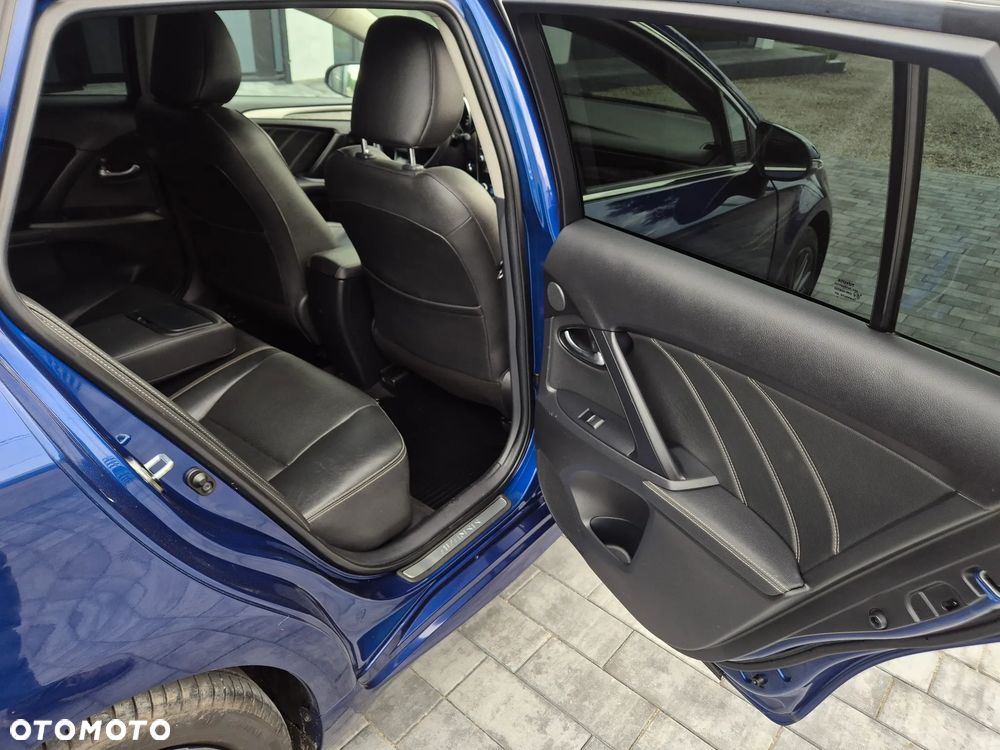 Toyota Avensis 1.8 Premium - 29