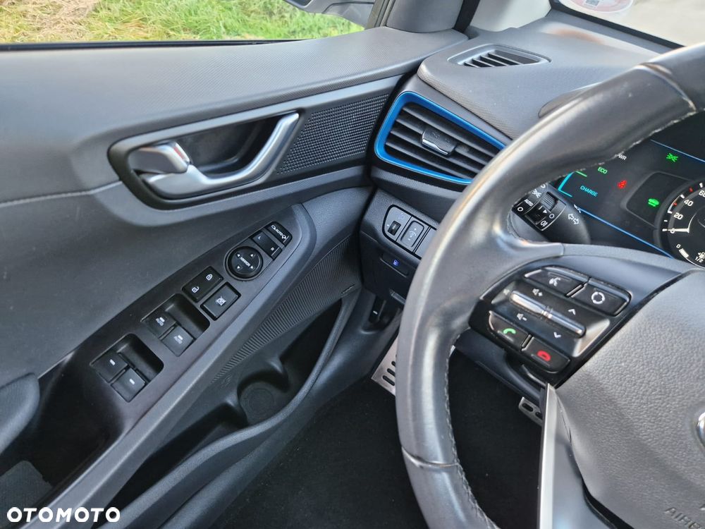 Hyundai IONIQ - 17