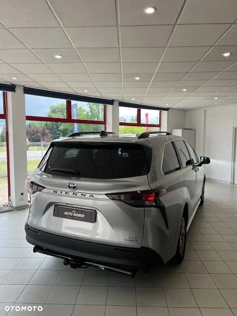 Toyota Sienna - 7