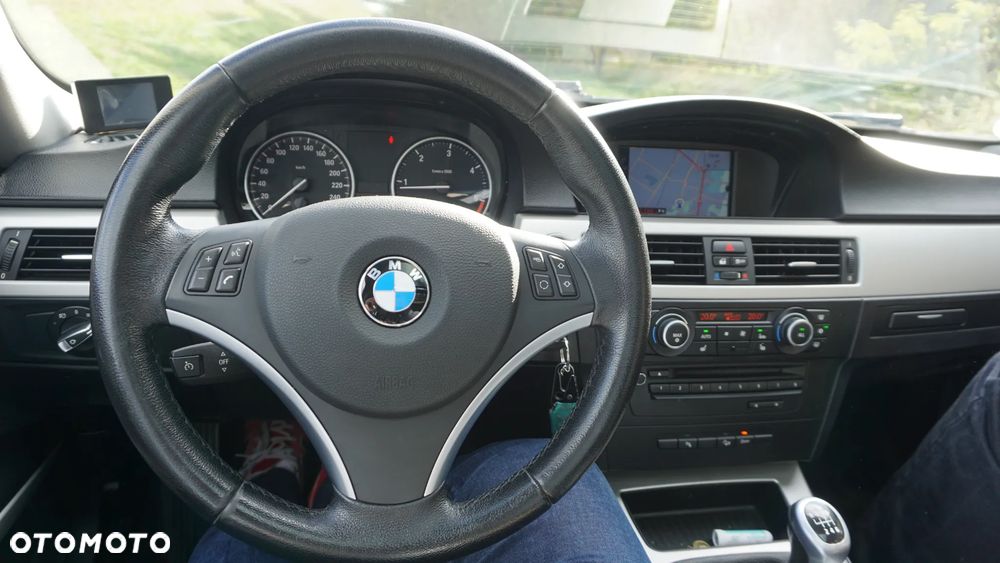 BMW Seria 3 320d xDrive - 27