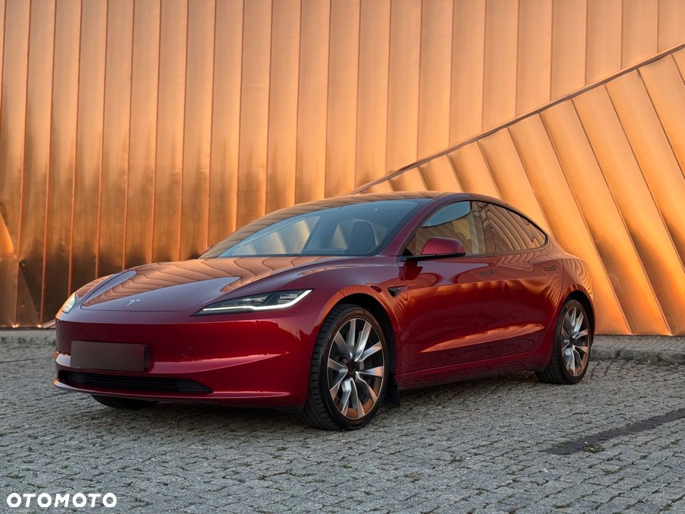 Tesla Model 3 - 1