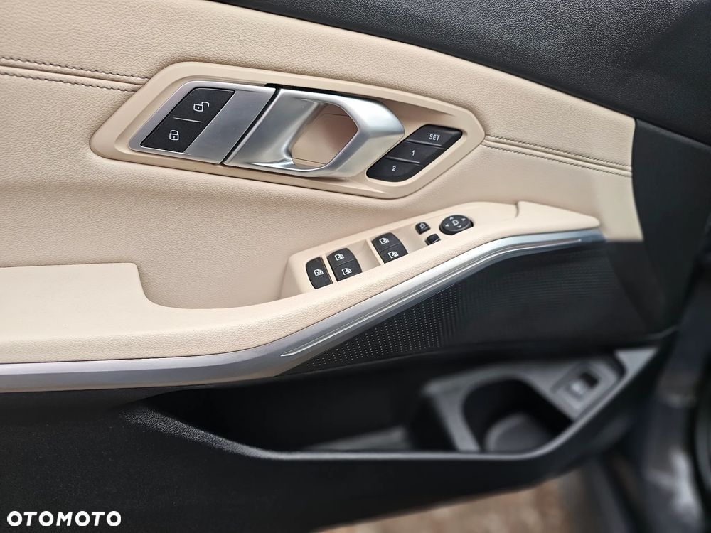 BMW Seria 3 320d xDrive Luxury Line Purity - 18
