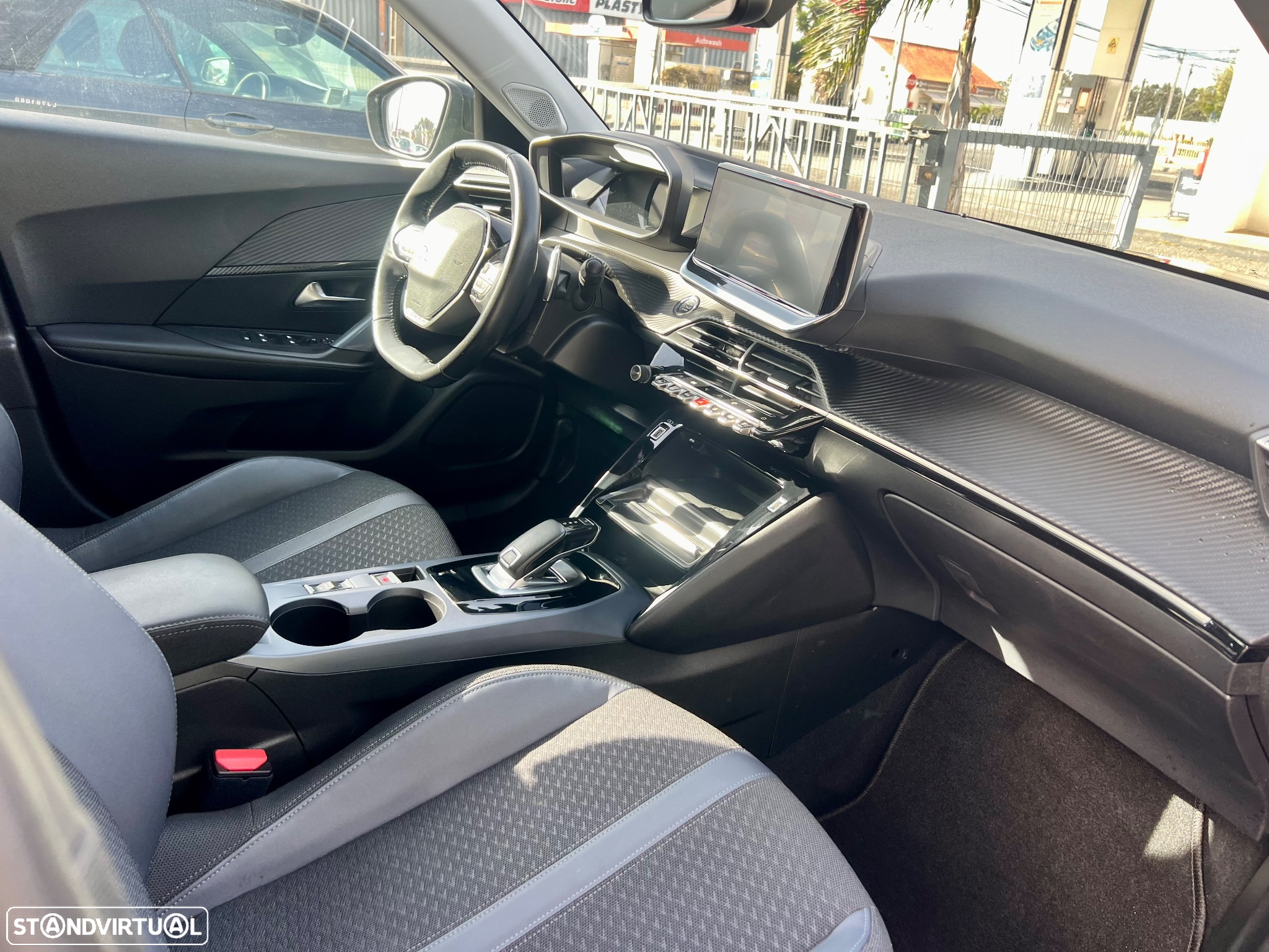Peugeot 2008 1.5 BlueHDi Allure Pack EAT8 - 17