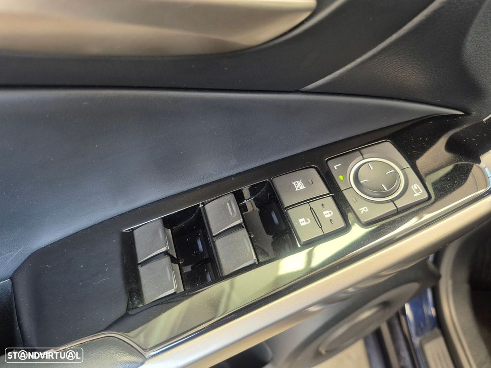 Lexus IS 300H Sport Edition - 10